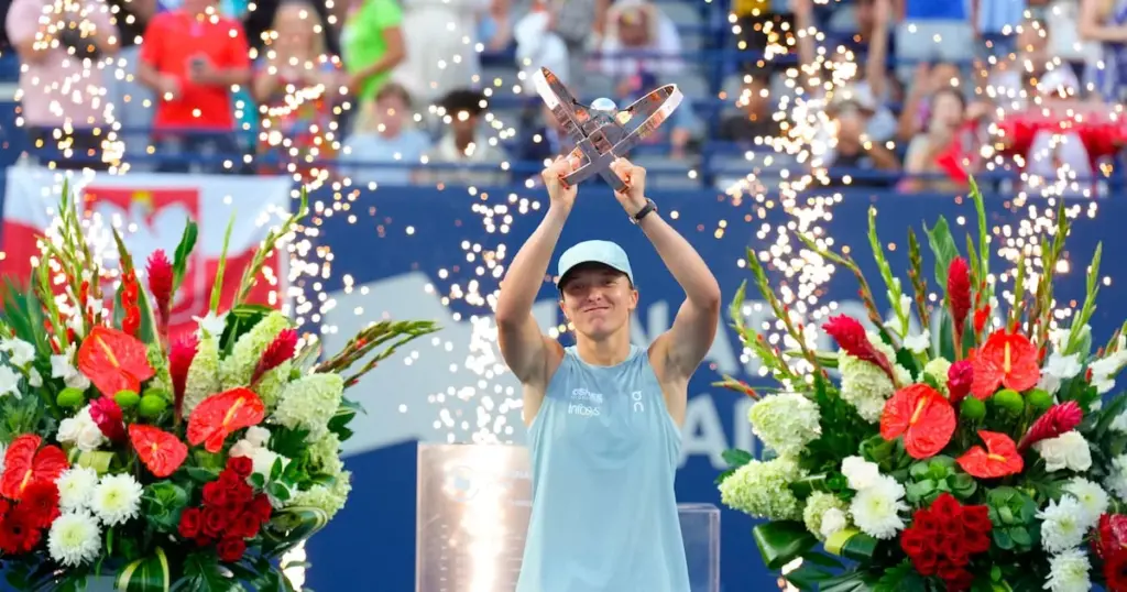 Opinion | Iga Swiatek leaves Toronto with the National Bank Open trophy she needed — after a puzzling post-match rant - thestar.com