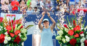 Opinion | Iga Swiatek leaves Toronto with the National Bank Open trophy she needed — after a puzzling post-match rant - thestar.com