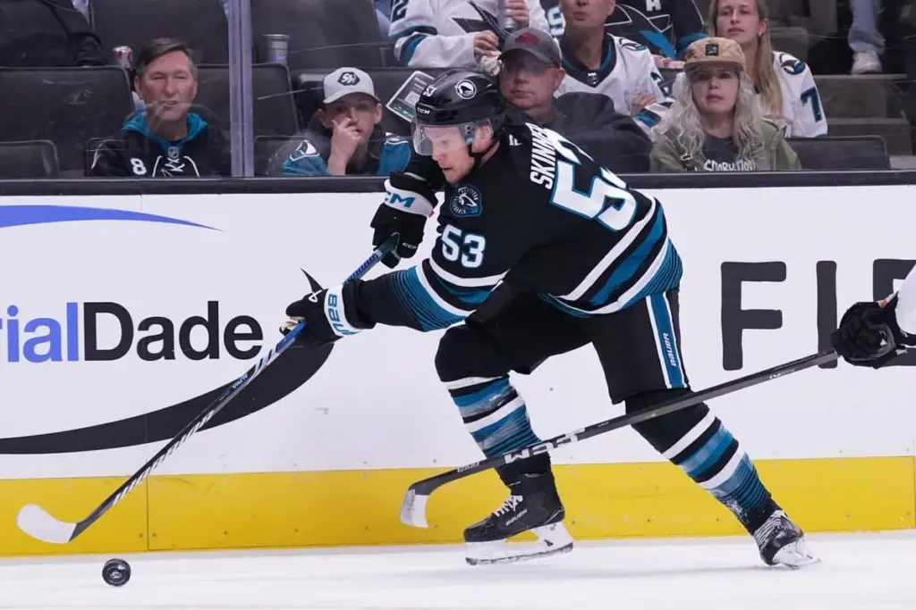 Jeff Skinner signs with Swiss club EHC Biel-Bienne