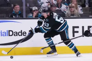 Jeff Skinner signs with Swiss club EHC Biel-Bienne